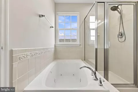 Bath - 102 Argyle Ct, Stephenson, VA 22656 photo 2 of 4