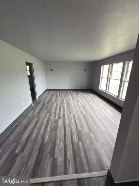 Living - 130 White Oak Rd, White Post, VA 22663 photo 3 of 4