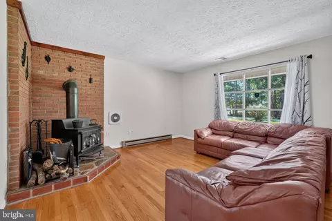 Living - 313 Knight Dr, White Post, VA 22663 photo 1 of 4