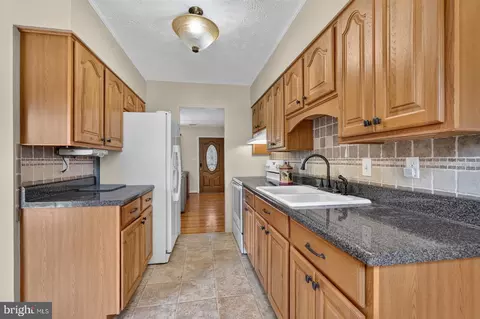 Kitchen - 313 Knight Dr, White Post, VA 22663 photo 2 of 2