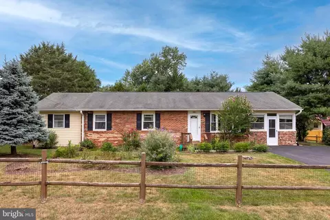 111 Huntcrest Cir, Winchester, VA 22602