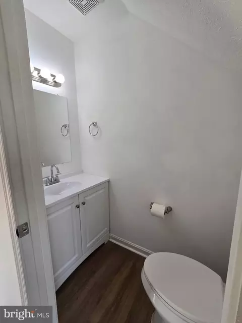 Bath - 178 Hackberry Dr, Stephens City, VA 22655 photo 1 of 3