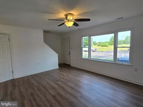 Living - 178 Hackberry Dr, Stephens City, VA 22655 photo 2 of 3