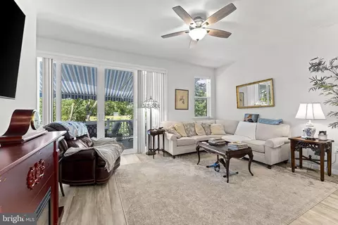 Living - 114 Curtain Fall Dr, Middletown, VA 22645 photo 2 of 2