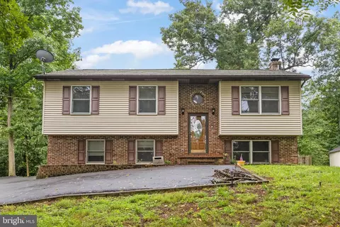 1226 Lakeview Dr, Cross Junction, VA 22625