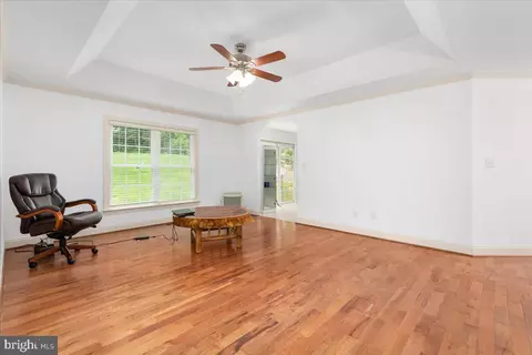Living - 120 Hawk Trl, Winchester, VA 22602 photo 2 of 2