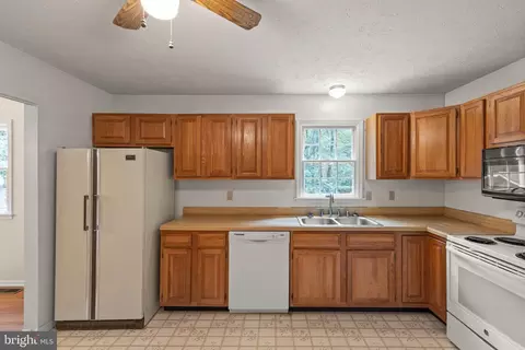 Kitchen - 154 Roper Dr, Clear Brook, VA 22624 photo 2 of 3