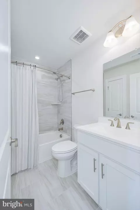 Bath - 109 Marlow Ct, Winchester, VA 22602 photo 3 of 4