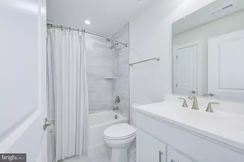 Bath - 109 Marlow Ct, Winchester, VA 22602 photo 4 of 4