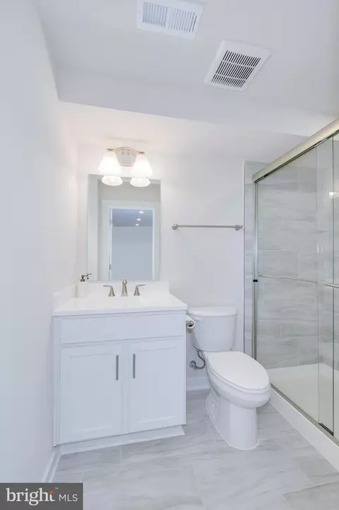 Bath - 109 Marlow Ct, Winchester, VA 22602 photo 2 of 4