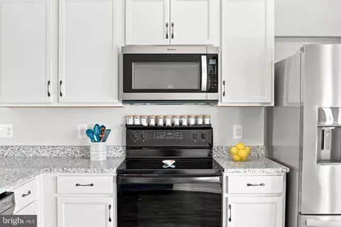 Kitchen - 206 Crofton Ct, Stephenson, VA 22656 photo 3 of 4