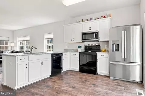Kitchen - 206 Crofton Ct, Stephenson, VA 22656 photo 2 of 4