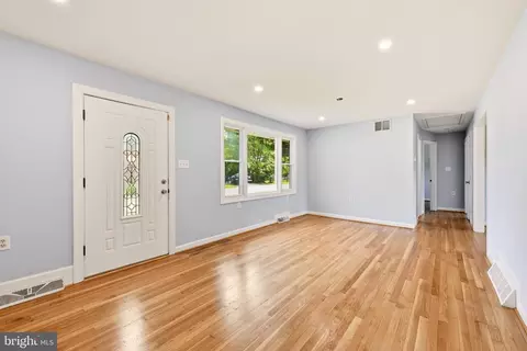 Living - 124 Dinkle Dr, Winchester, VA 22601 photo 5 of 7