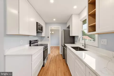 Kitchen - 124 Dinkle Dr, Winchester, VA 22601 photo 1 of 2