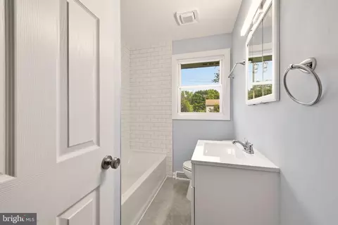 Bath - 124 Dinkle Dr, Winchester, VA 22601 photo 1 of 3