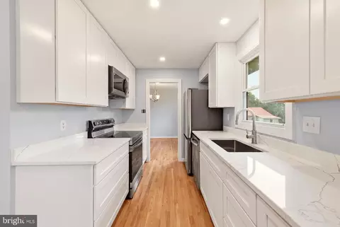 Kitchen - 124 Dinkle Dr, Winchester, VA 22601 photo 2 of 2