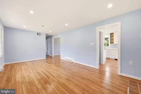 Living - 124 Dinkle Dr, Winchester, VA 22601 photo 2 of 7