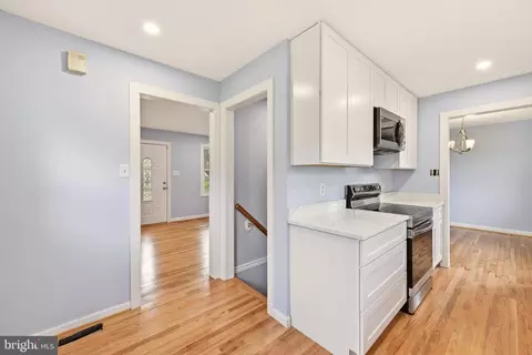 Entry Way - 124 Dinkle Dr, Winchester, VA 22601 photo 3 of 5