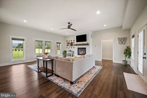 Living - 886 Middle Fork Rd, Cross Junction, VA 22625 photo 1 of 1