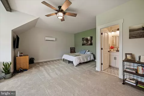 Bedroom - 886 Middle Fork Rd, Cross Junction, VA 22625 photo 6 of 8