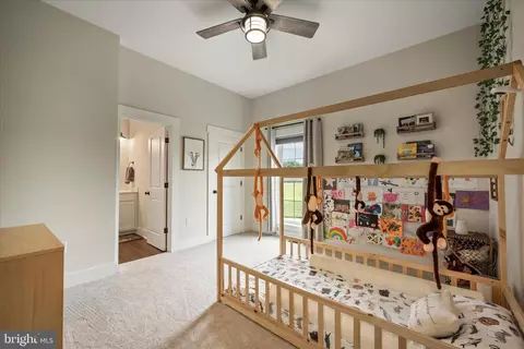 Bedroom - 886 Middle Fork Rd, Cross Junction, VA 22625 photo 4 of 8