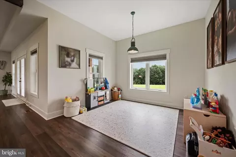 Entry Way - 886 Middle Fork Rd, Cross Junction, VA 22625 photo 4 of 8