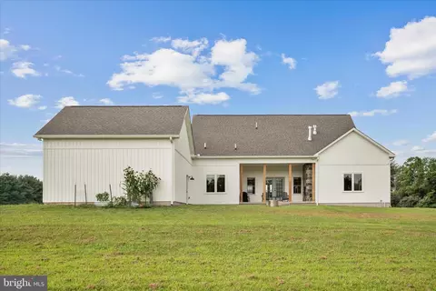 Exterior - 886 Middle Fork Rd, Cross Junction, VA 22625 photo 10 of 11