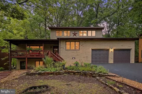 1058 Lakeview Dr, Cross Junction, VA 22625