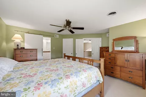 Bedroom - 413 Masters Dr, Cross Junction, VA 22625 photo 4 of 6