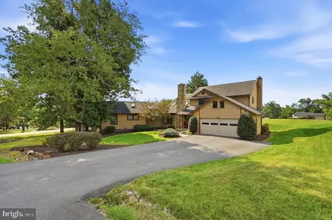 Exterior - 413 Masters Dr, Cross Junction, VA 22625 photo 3 of 17