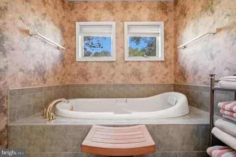 Bath - 413 Masters Dr, Cross Junction, VA 22625 photo 2 of 8