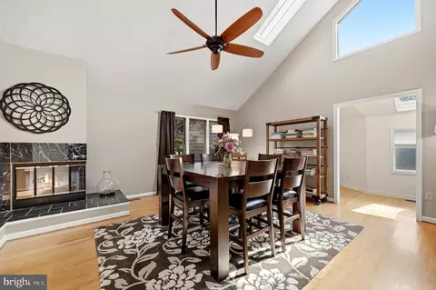 Dining - 413 Masters Dr, Cross Junction, VA 22625 photo 2 of 5
