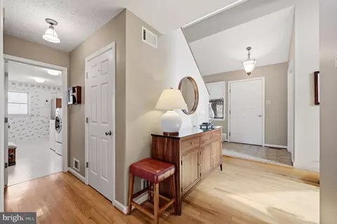 Entry Way - 413 Masters Dr, Cross Junction, VA 22625 photo 15 of 20