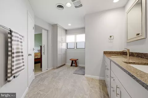 Bath - 413 Masters Dr, Cross Junction, VA 22625 photo 7 of 8