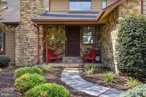 Exterior - 413 Masters Dr, Cross Junction, VA 22625 photo 4 of 17