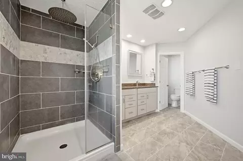 Bath - 413 Masters Dr, Cross Junction, VA 22625 photo 6 of 8