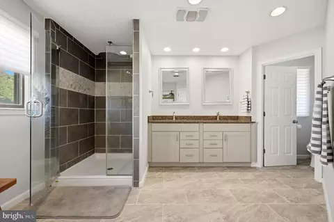 Bath - 413 Masters Dr, Cross Junction, VA 22625 photo 5 of 8