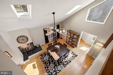 Dining - 413 Masters Dr, Cross Junction, VA 22625 photo 5 of 5