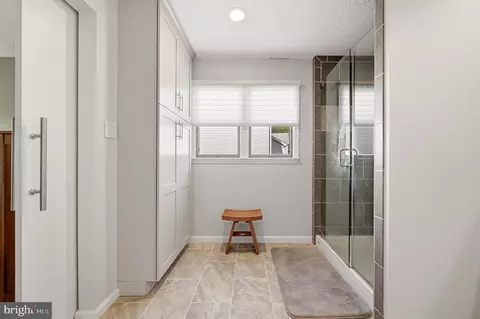 Entry Way - 413 Masters Dr, Cross Junction, VA 22625 photo 18 of 20