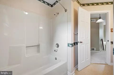 Entry Way - 413 Masters Dr, Cross Junction, VA 22625 photo 19 of 20