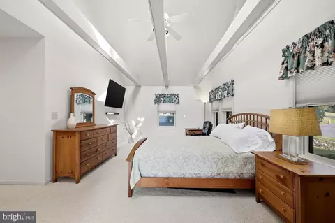 Bedroom - 413 Masters Dr, Cross Junction, VA 22625 photo 1 of 6