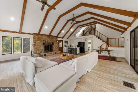 Living - 274 Three Oaks Dr, Gore, VA 22637 photo 10 of 21
