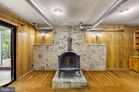 Living - 274 Three Oaks Dr, Gore, VA 22637 photo 15 of 21