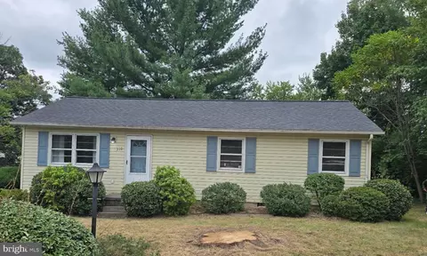 310 Crest Cir, Winchester, VA 22602