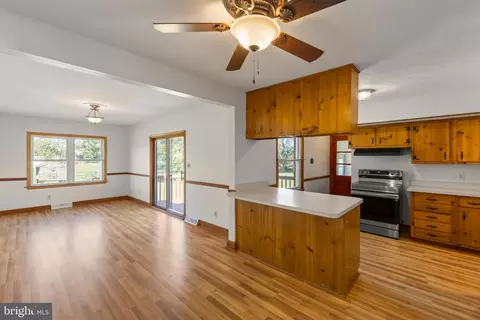 Living - 182 Front Dr, Winchester, VA 22602 photo 6 of 7