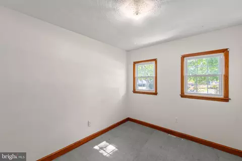Bedroom - 182 Front Dr, Winchester, VA 22602 photo 6 of 7