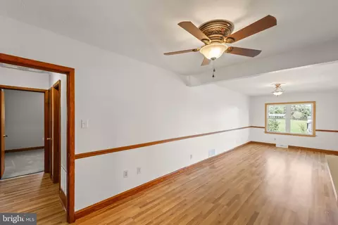 Living - 182 Front Dr, Winchester, VA 22602 photo 5 of 7
