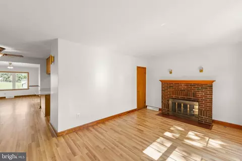 Living - 182 Front Dr, Winchester, VA 22602 photo 3 of 7