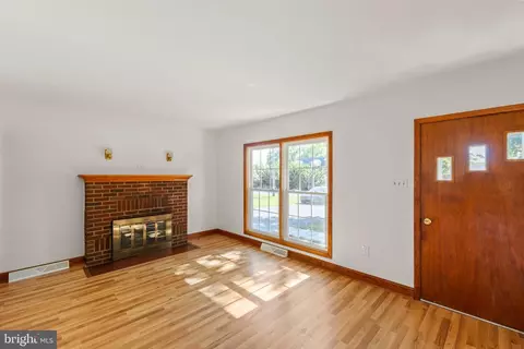 Living - 182 Front Dr, Winchester, VA 22602 photo 1 of 7