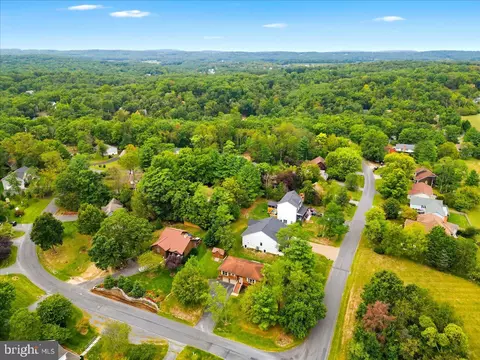 View/Area - 409 Sunset Cir, Cross Junction, VA 22625 photo 7 of 13